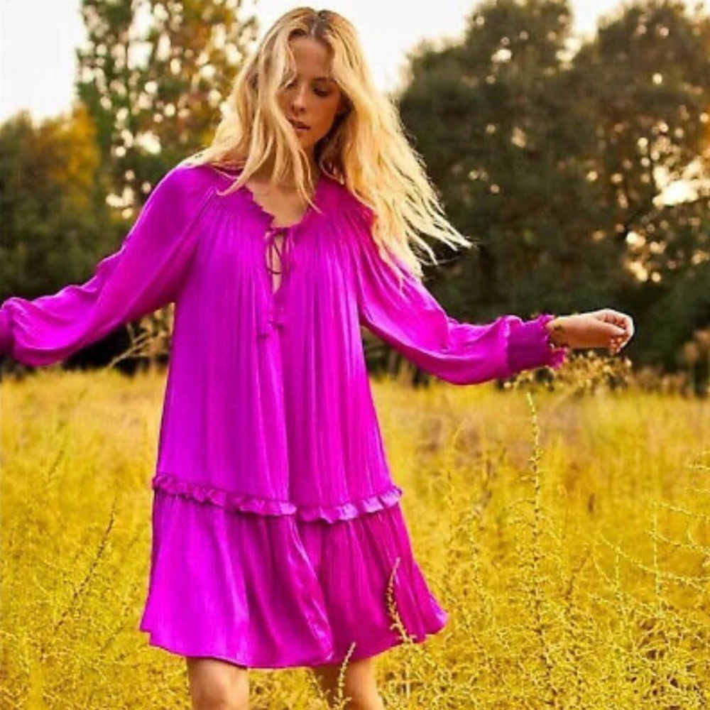 Anthropologie-Giulia Feminine Flowy Pink Boho v-neck ruffle mini dress.Size S